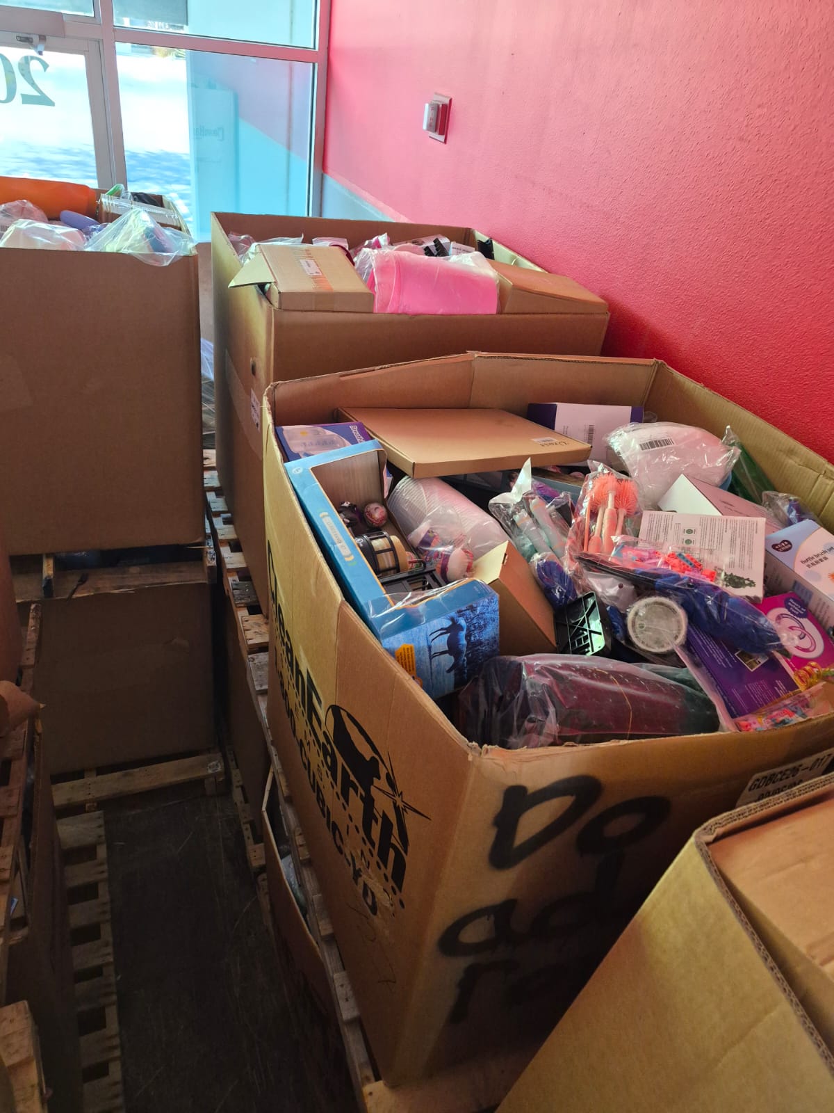 AMAZON HIGH PIECE COUNT LPN truckload General merchandise/Electronics 48 Pallets