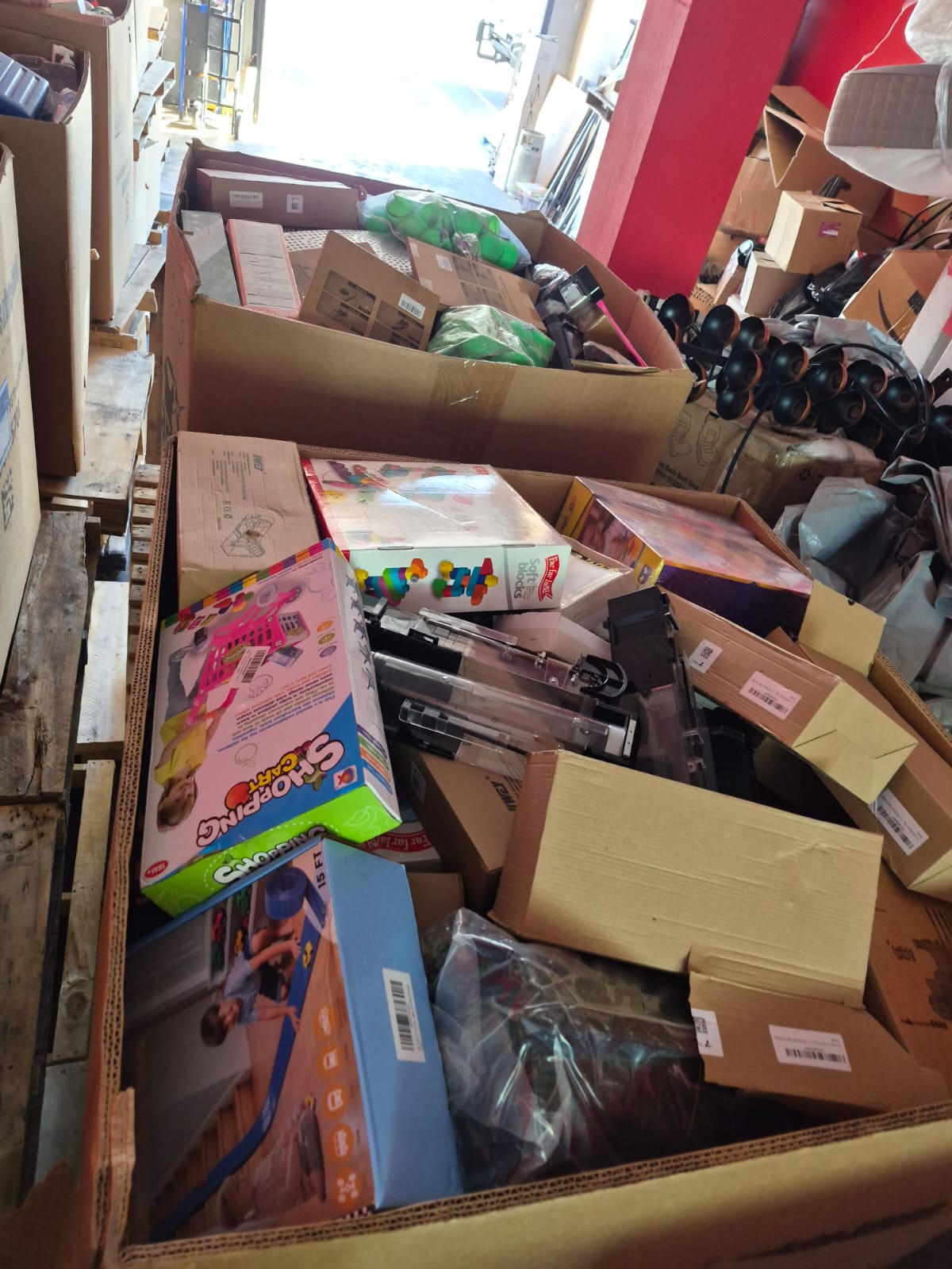 AMAZON HIGH PIECE COUNT LPN truckload General merchandise/Electronics 48 Pallets