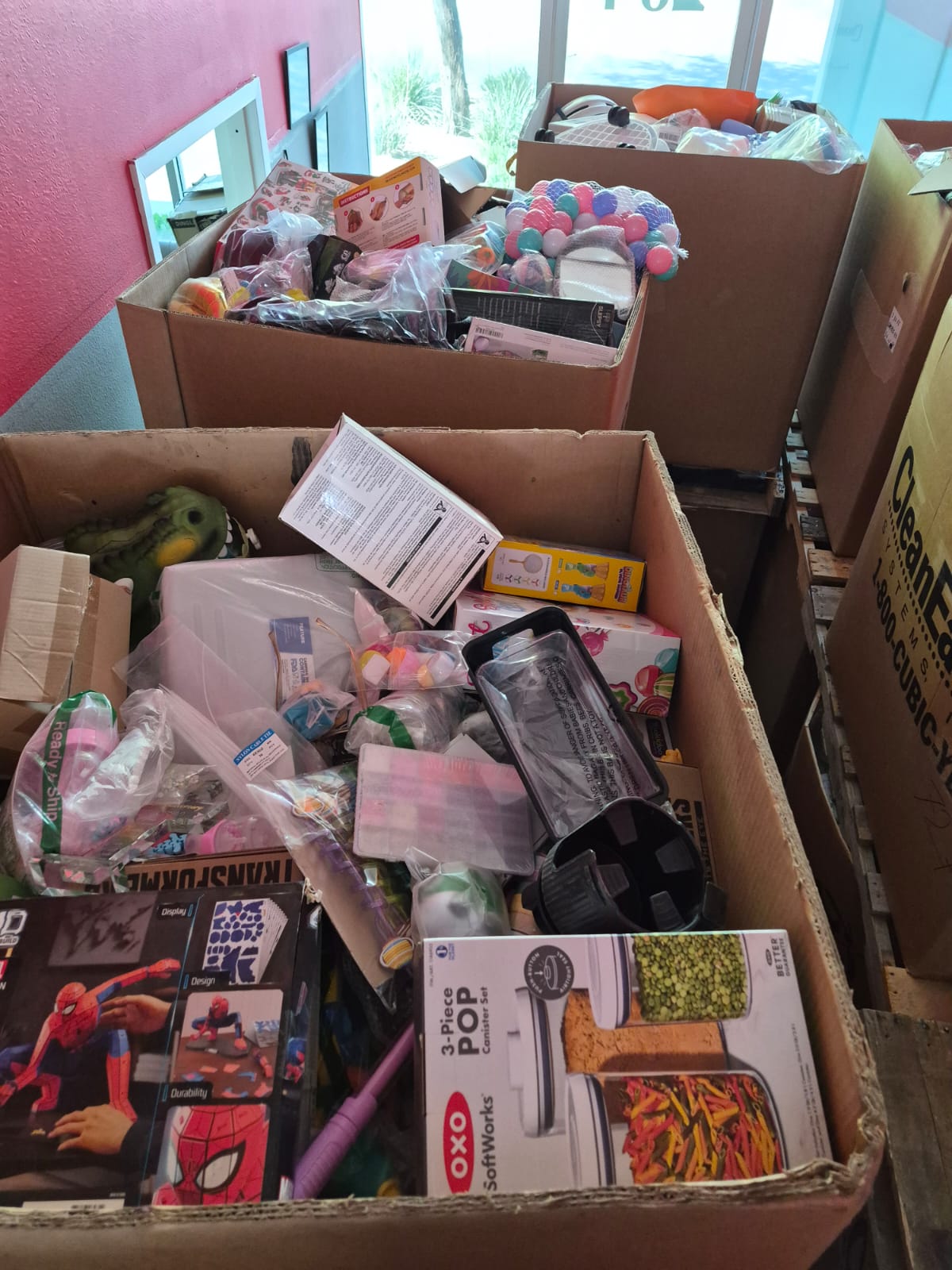 AMAZON HIGH PIECE COUNT LPN truckload General merchandise/Electronics 48 Pallets